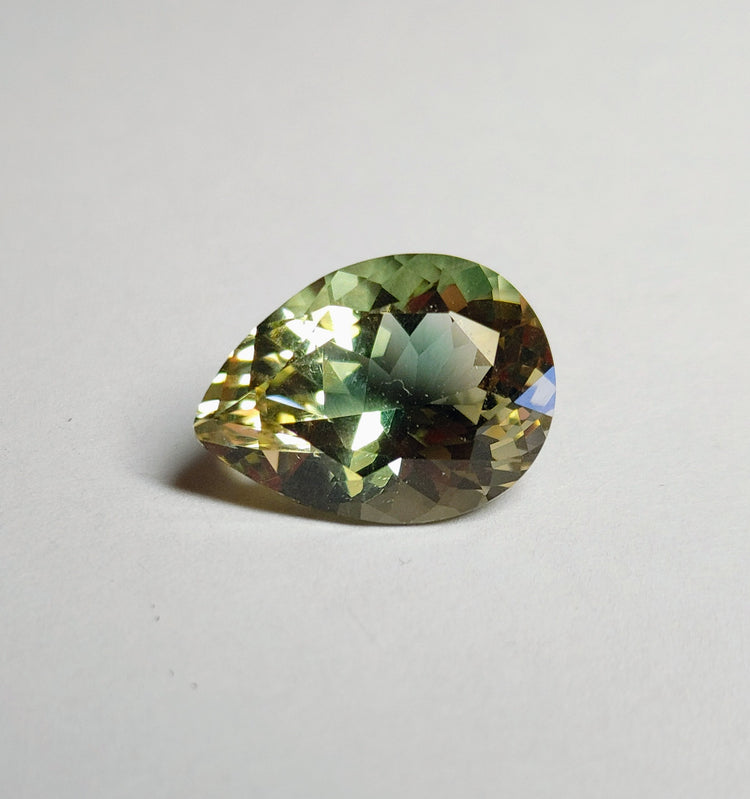 Gemstone-Oregon Sunstone-Green Pear-7.90 carat-16x12mm