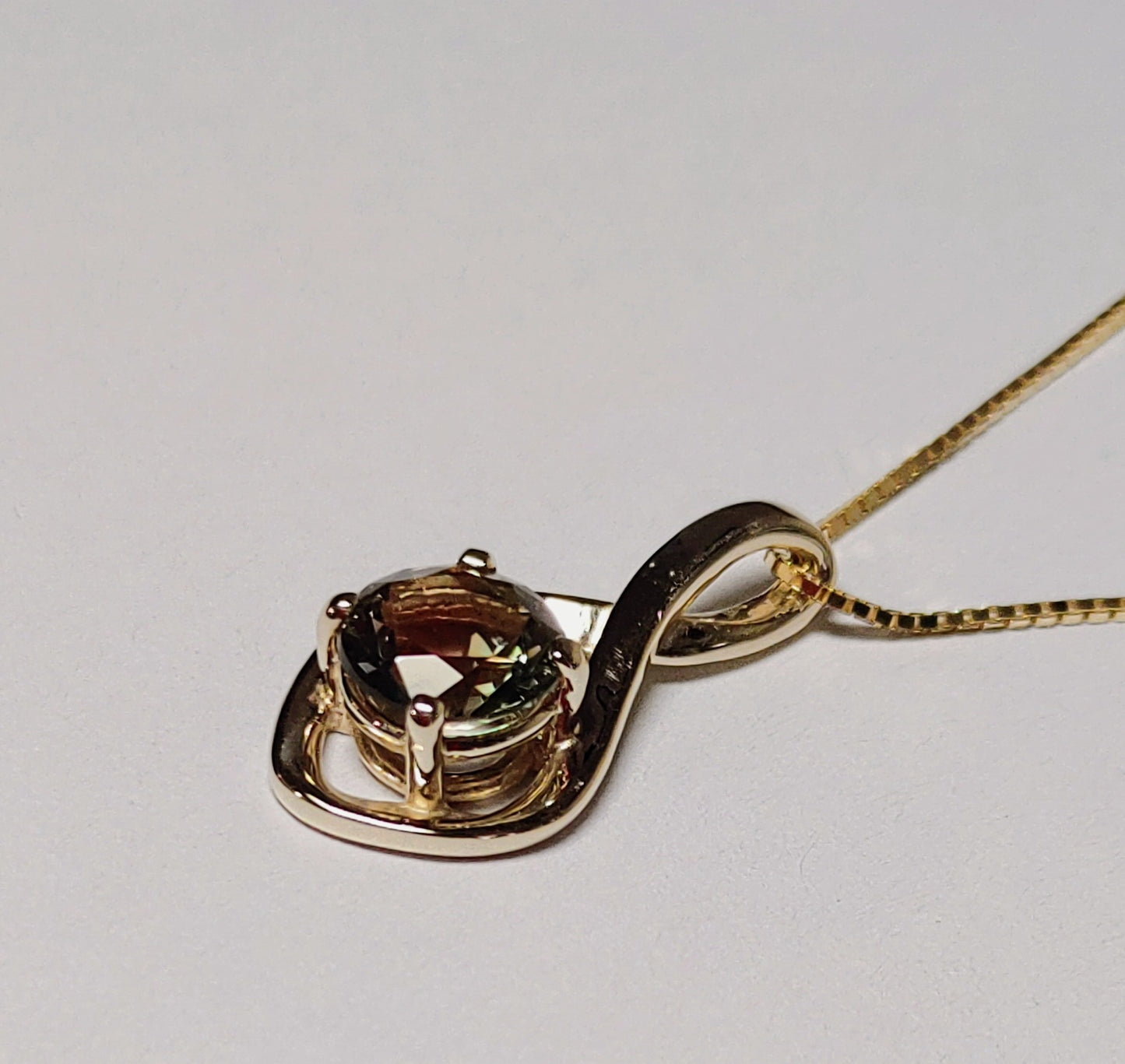 "Infinity Necklace" Yellow Gold, Green Sunstone