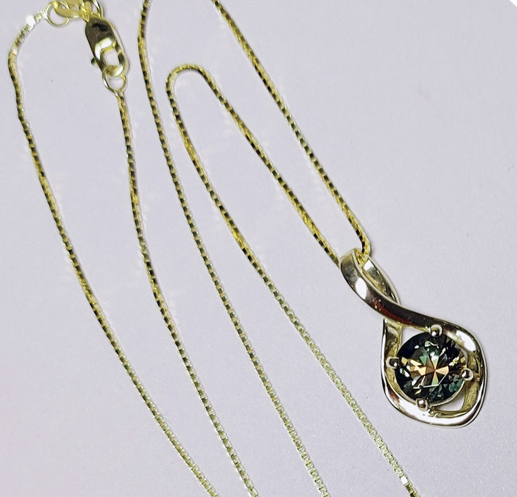 "Infinity Necklace" Yellow Gold, Green Sunstone