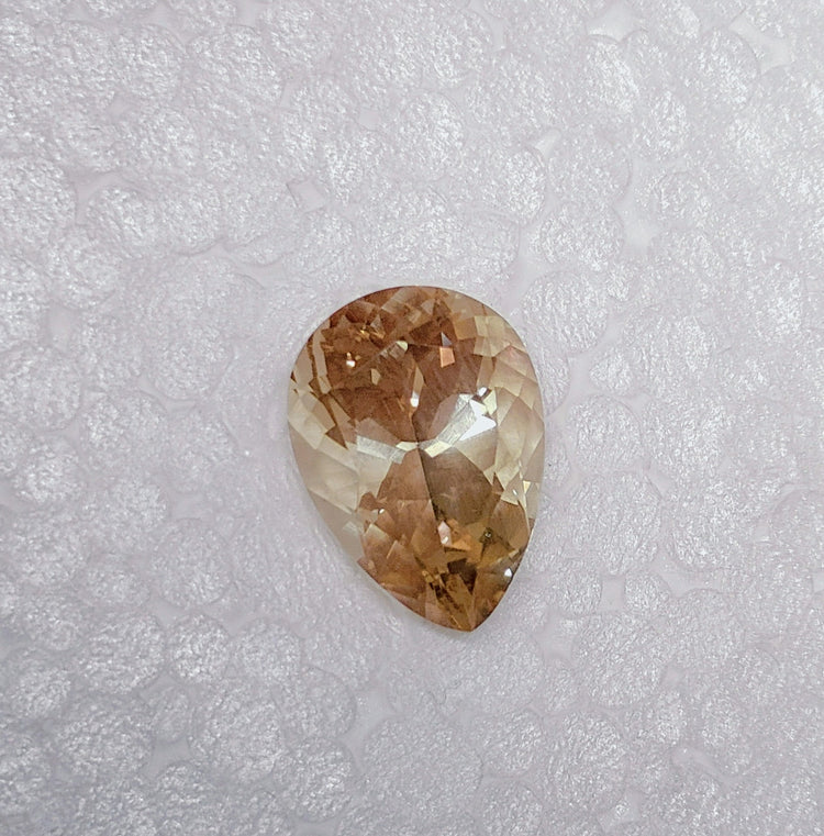 Gemstone-Oregon Sunstone Gem-Peach Champagne-Pear Shape 18 x 13mm-10.9 carats