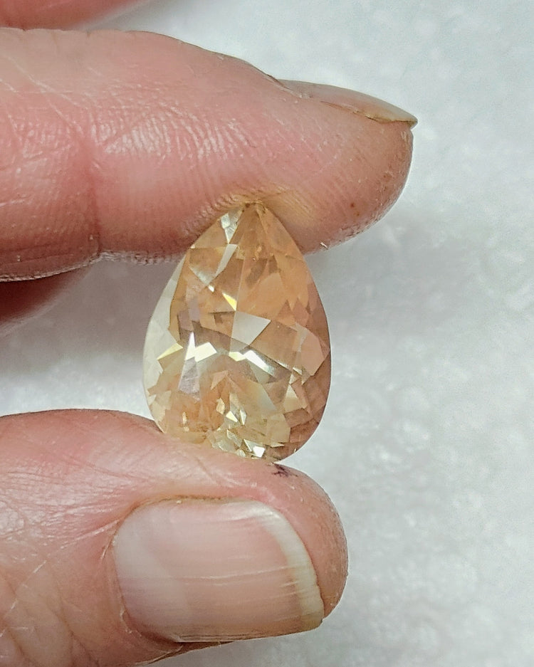 Gemstone-Oregon Sunstone Gem-Peach Champagne-Pear Shape 18 x 13mm-10.9 carats