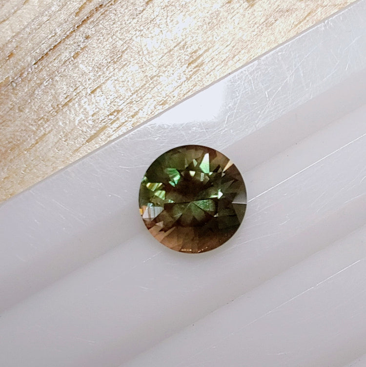 Gemstone Oregon Sunstone Gem Green Schiller 4 13 carat 10 8mm
