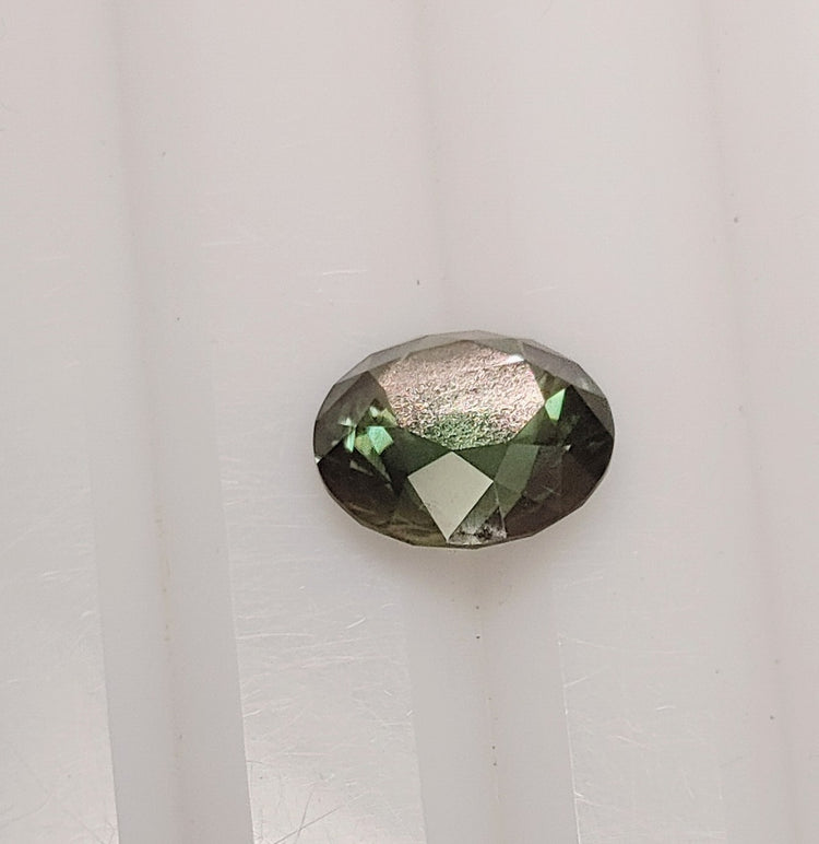 Gemstone-Oregon Sunstone Gem, Green Schiller, 4.13 carat, 10.8mm