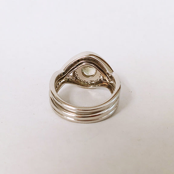 White Gold, Oregon Sunstone in Vintage Style Diamond Halo